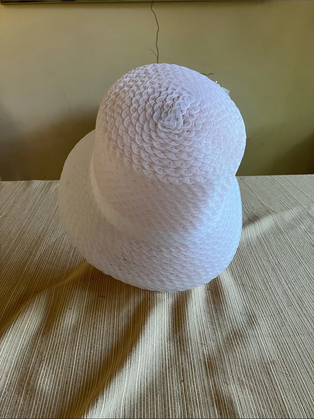 Women’s White Floral Accent Bucket Hat